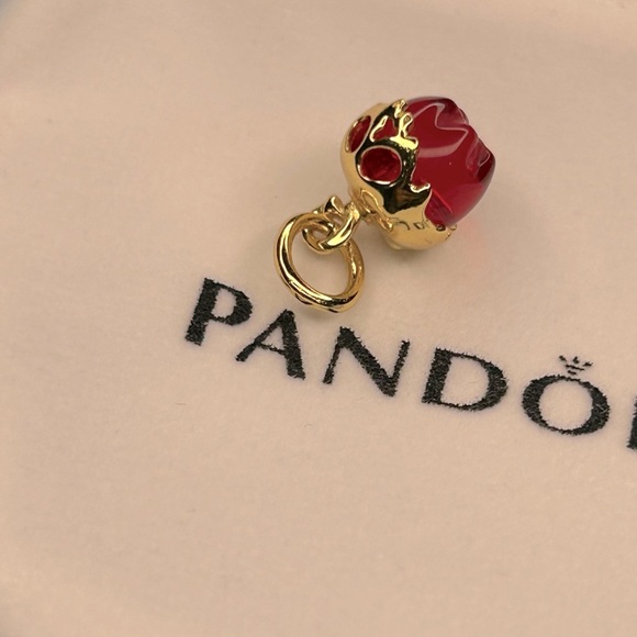 PANDORA Disney Villains Evil Queen Apple Dangle Charm - Picture 6 of 8